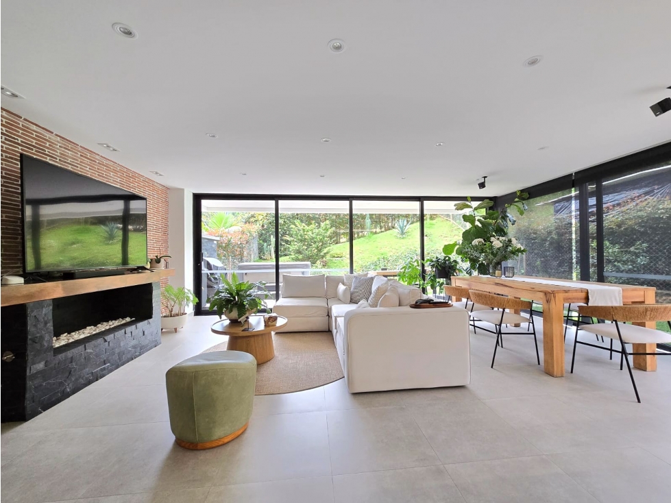 Casa en entorno natural con diseño moderno y total calma - 2