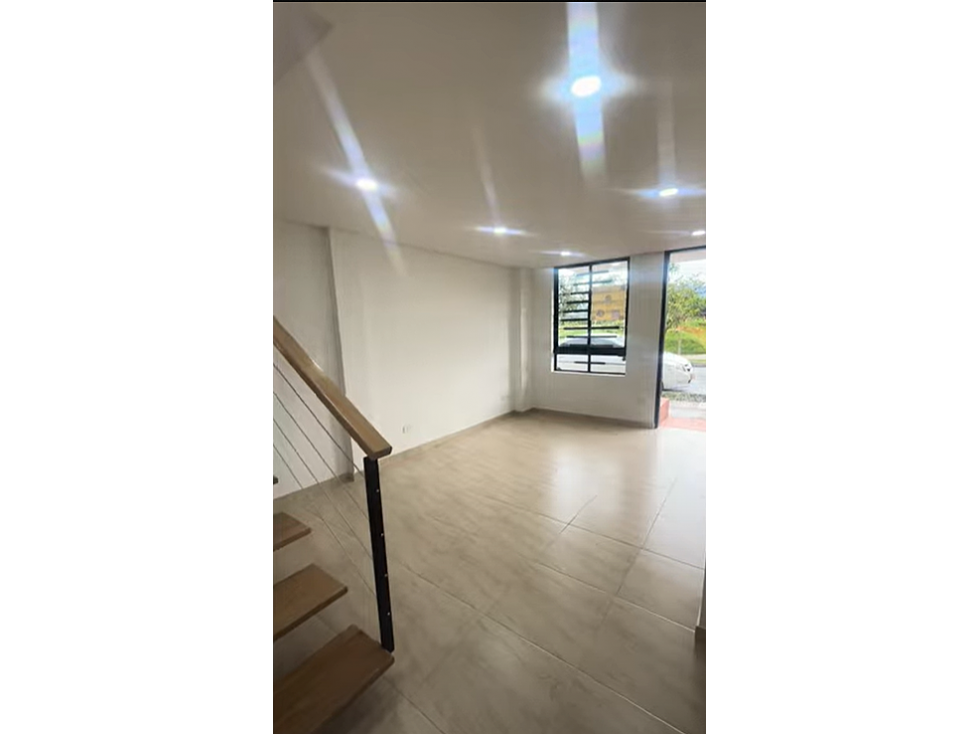 Venta de Casa Moderna de 2 Niveles en La Ceja - Unidad Abierta — foto 4