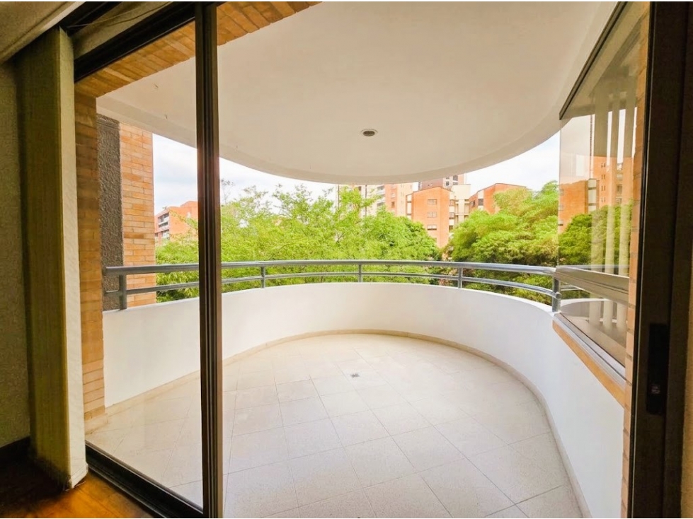 Apartamento en Arriendo El Poblado 210 m², 4 Alcobas con Baño — foto 2