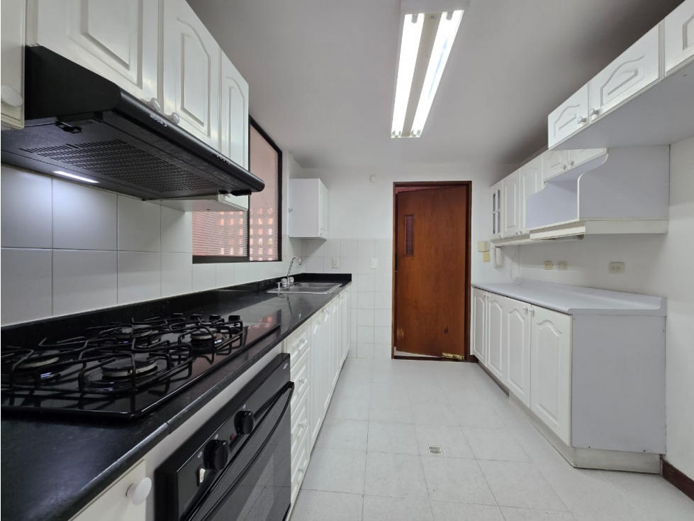 Casa con jardín y espacios amplios en Envigado Loma de las Brujas — foto 2