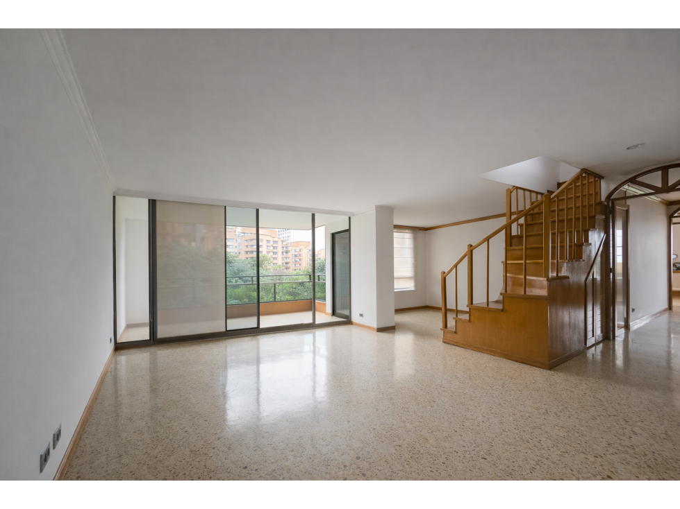 Dúplex, iluminado y con espacios únicos para disfrutar en familia — foto 4