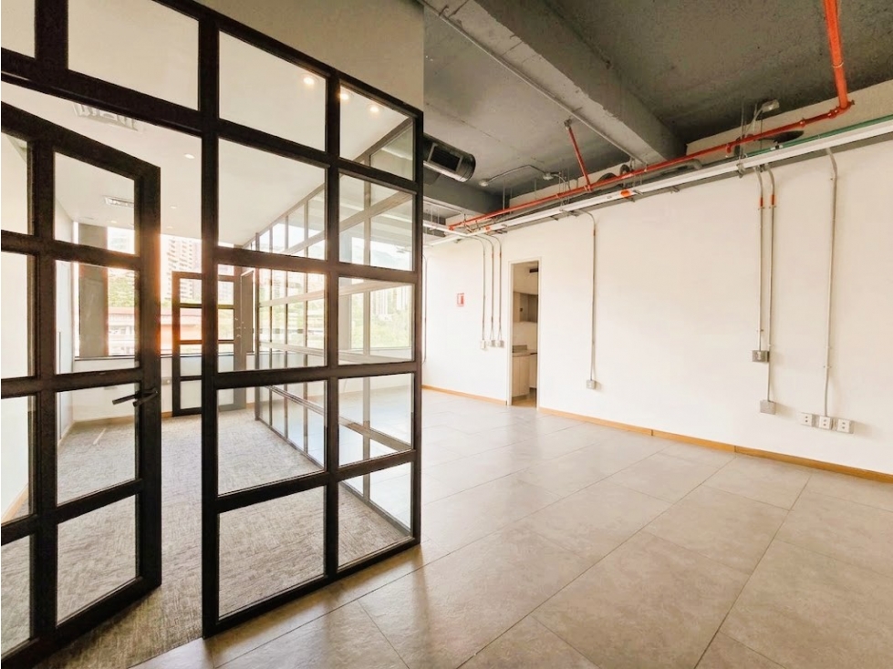 Oficina en arriendo | 114 m² con parqueaderos | El Poblado — foto 3