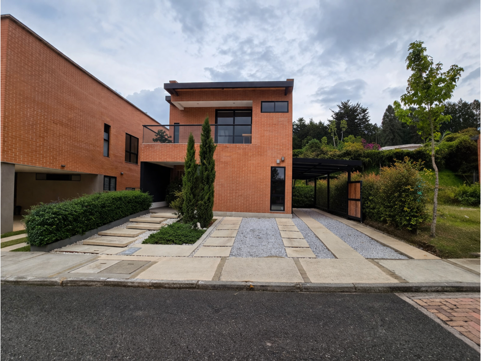 Casa El Retiro, Se recibe inmueble en Medellín como parte de pago