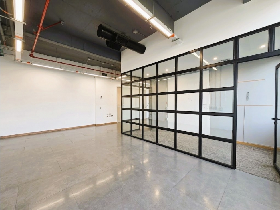 Oficina en arriendo | 114 m² con parqueaderos | El Poblado — foto 2