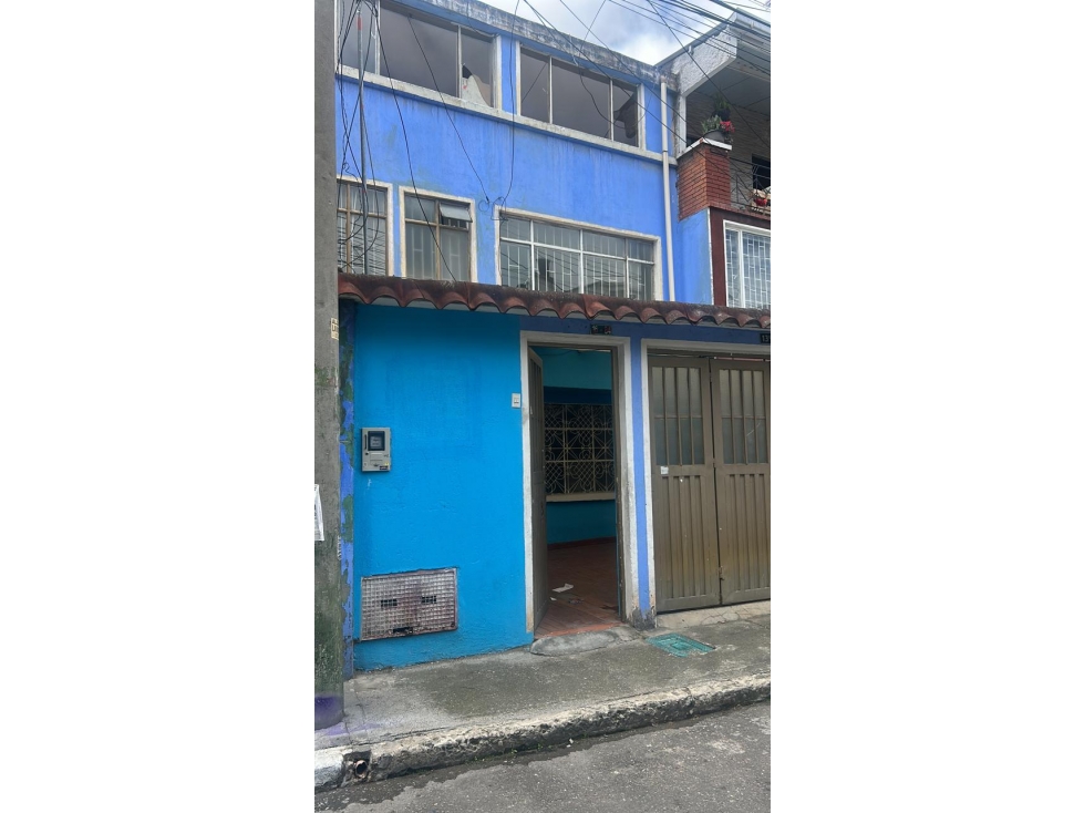 SE VENDE CASA BARRIO GUSTAVO RESTREPRO