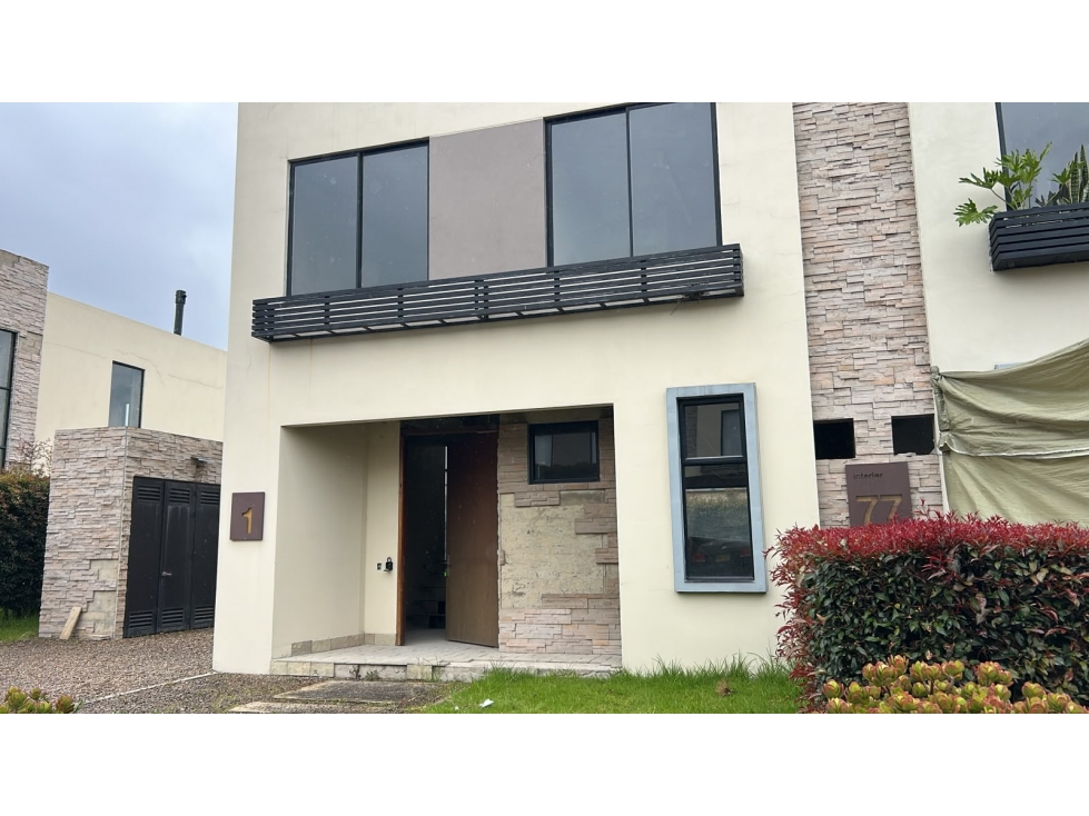 SE VENDE CASA EN CAJICA EN OBRA GRIS CONJUNTO VERDE VIVO