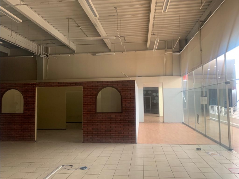 LOCAL COMERCIAL EN RENTA - PLAZA CENTRO ARBOLEDAS - 2