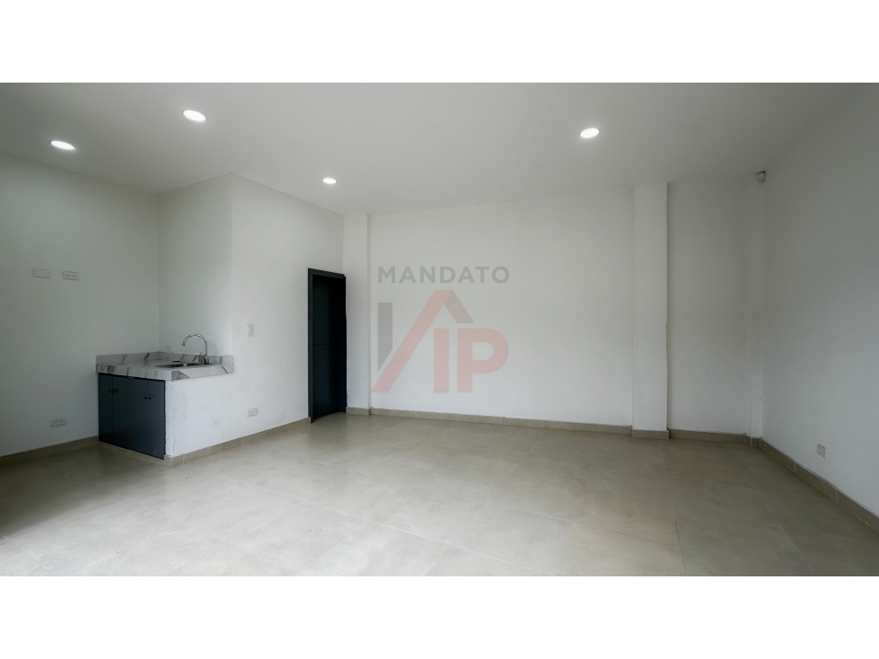 ESTRATEGICO Y FUNCIONAL LOCAL COMERCIAL AV. RICARDO DURAN CUENCA - 2