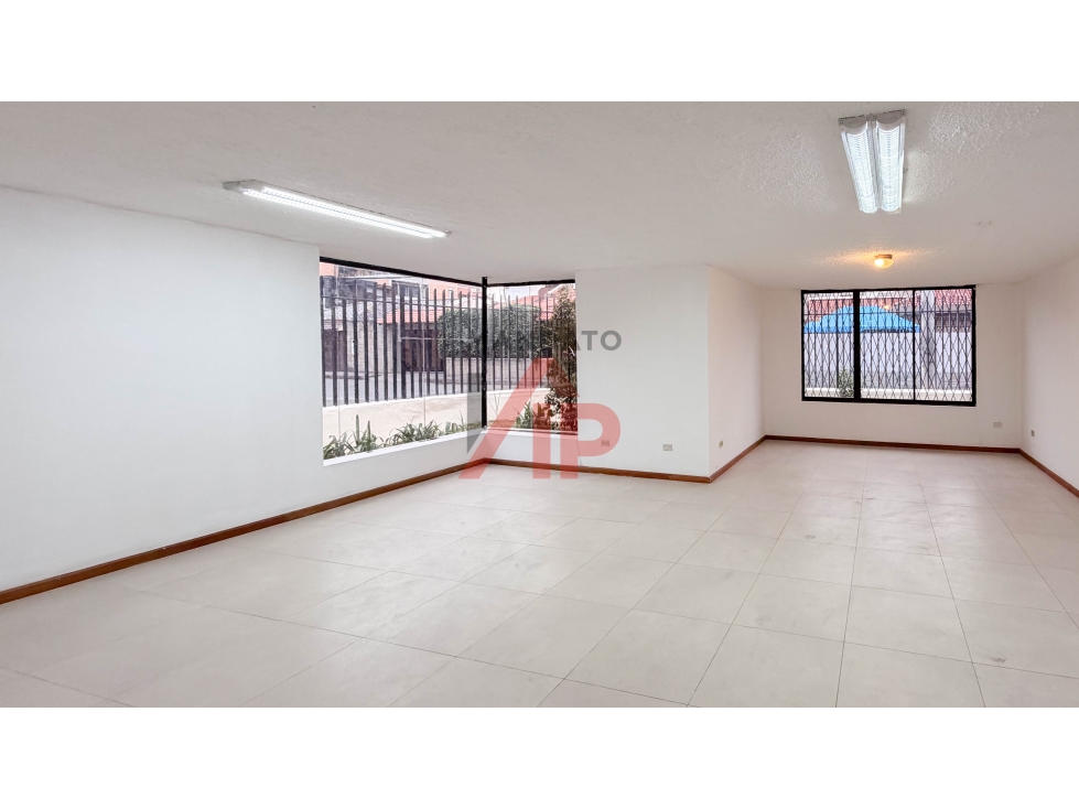 CASA COMERCIAL EN RENTA SECTOR PUERTAS DEL SOL CUENCA — foto 2