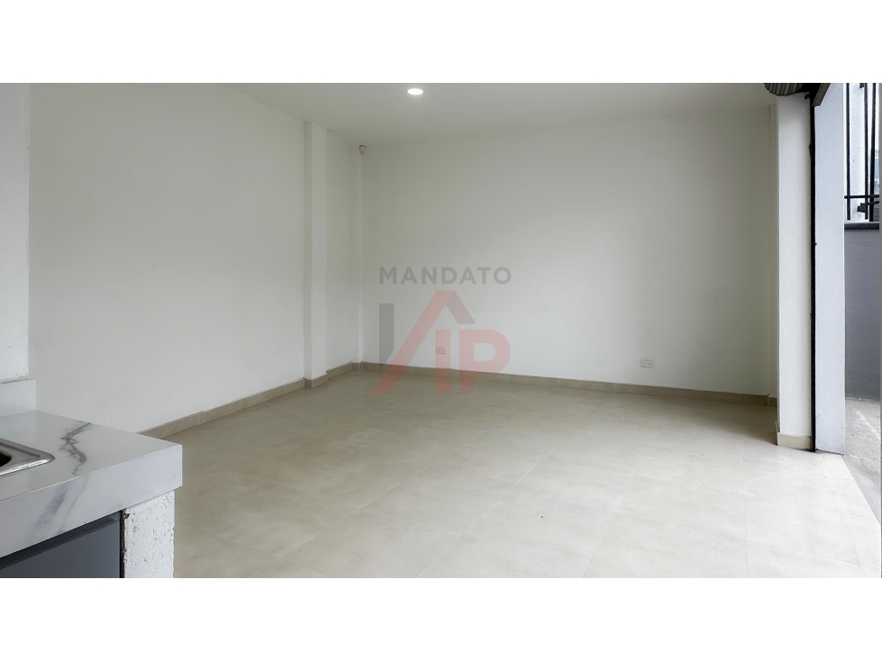 ESTRATEGICO Y FUNCIONAL LOCAL COMERCIAL AV. RICARDO DURAN CUENCA - 3