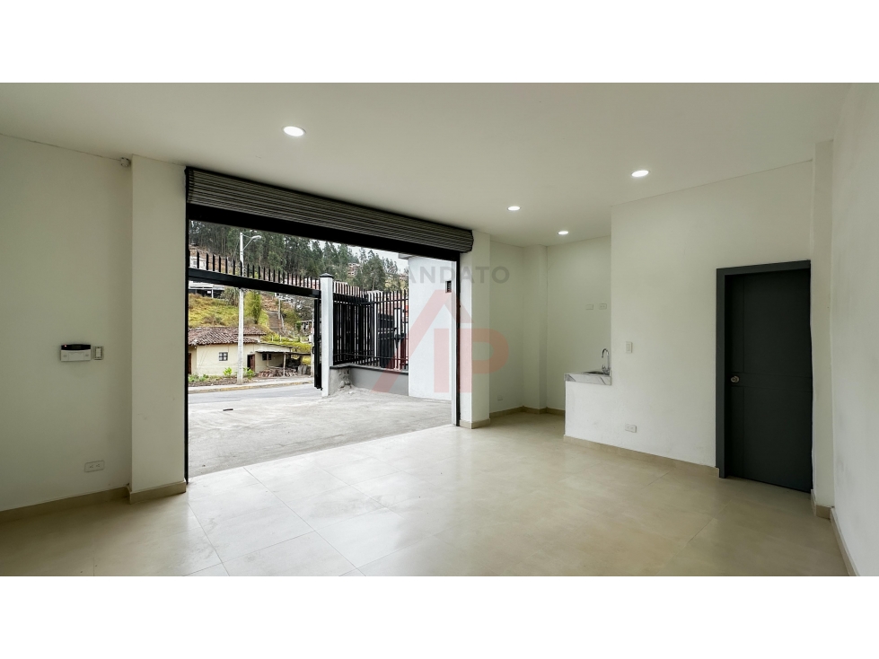 ESTRATEGICO Y FUNCIONAL LOCAL COMERCIAL AV. RICARDO DURAN CUENCA - 5