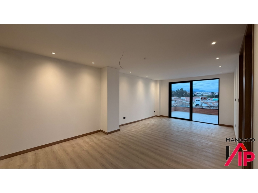 SUITE EN VENTA CON TERRAZA TORRE ALFA - 2