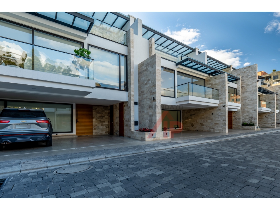SUITE EN RENTA AMOBLADA CON AMPLIO PARQUEADERO AV SOLANO CUENCA - 1