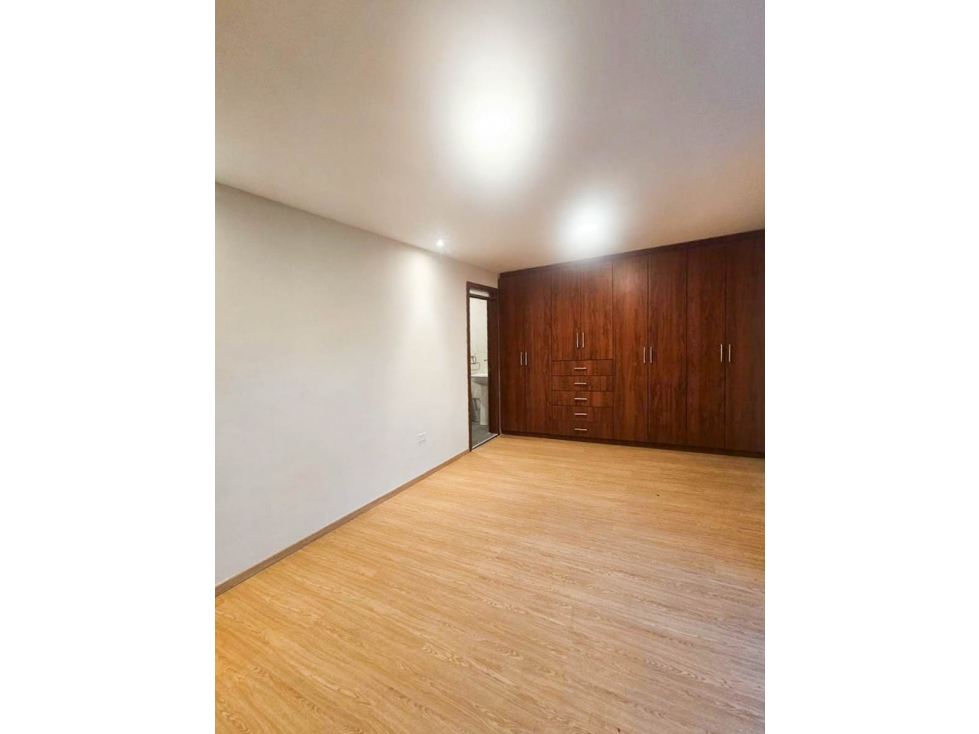 AMPLIO DEPARTAMENTO 3D EN RENTA SECTOR BANCO CENTRAL CUENCA — foto 6