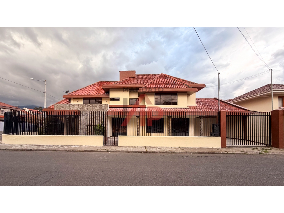 CASA COMERCIAL EN RENTA SECTOR PUERTAS DEL SOL CUENCA