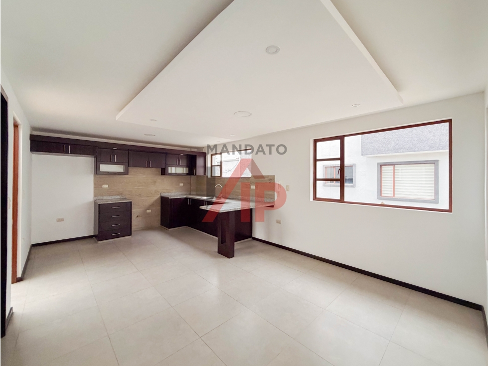 CASA EN VENTA 4 DORMITORIOS SECTOR AV ORDOÑEZ LASSO CUENCA — foto 2