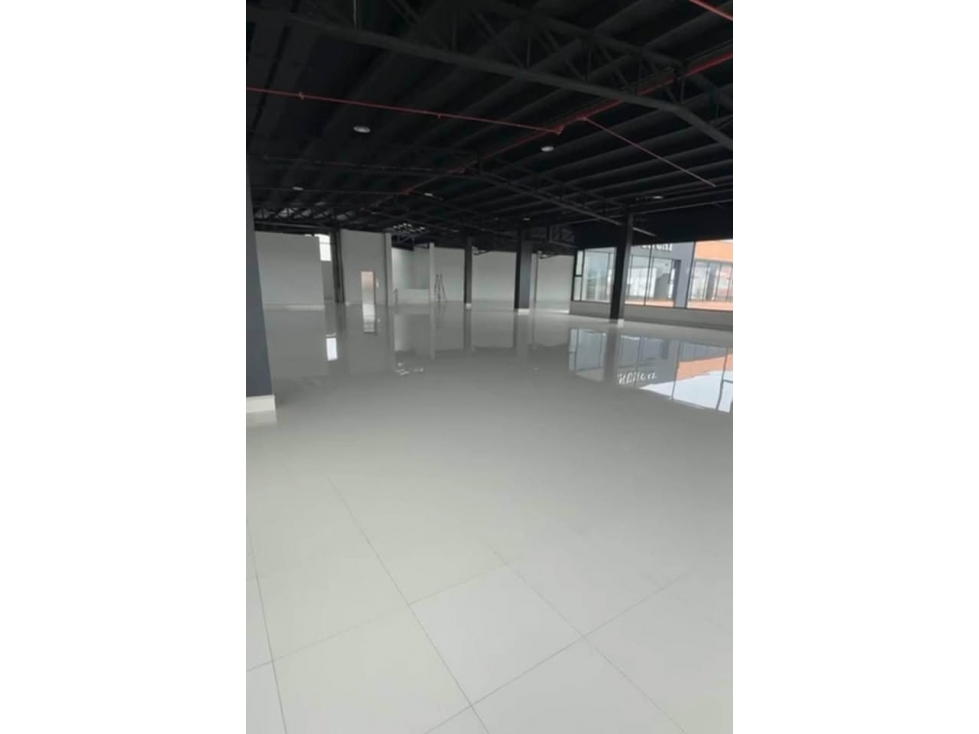 PLAZA COMERCIAL EN RENTA SECTOR YANUNCAY EN CUENCA - 6