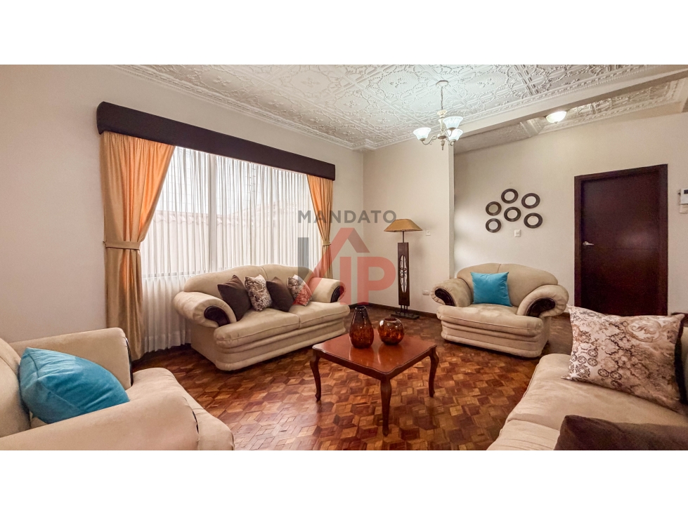 CASA 5 DORMITORIOS EN RENTA AV DE LAS AMERICAS (BASILICA) CUENCA — foto 3
