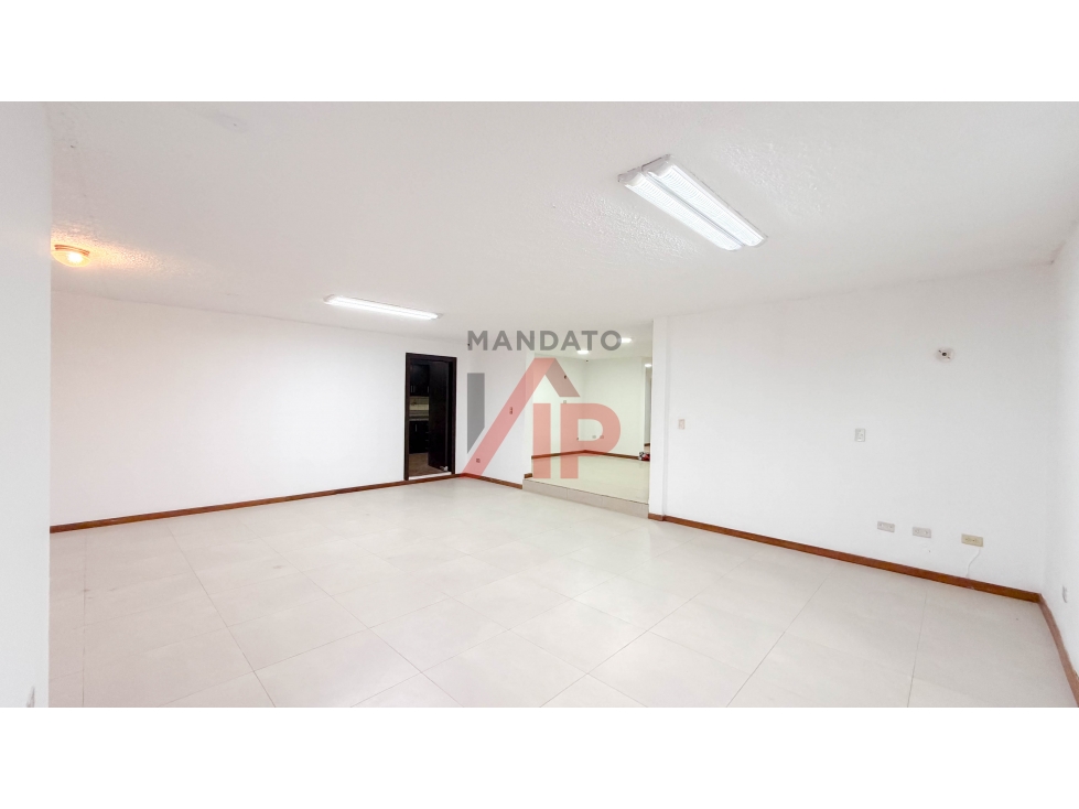 CASA COMERCIAL EN RENTA SECTOR PUERTAS DEL SOL CUENCA — foto 4