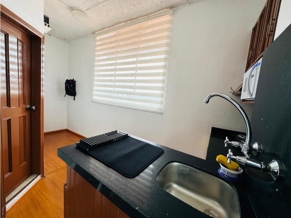 MINI LOFT EN RENTA IDEAL PARA ESTUDIANTES, CENTRO HISTORICO CUENCA - 3