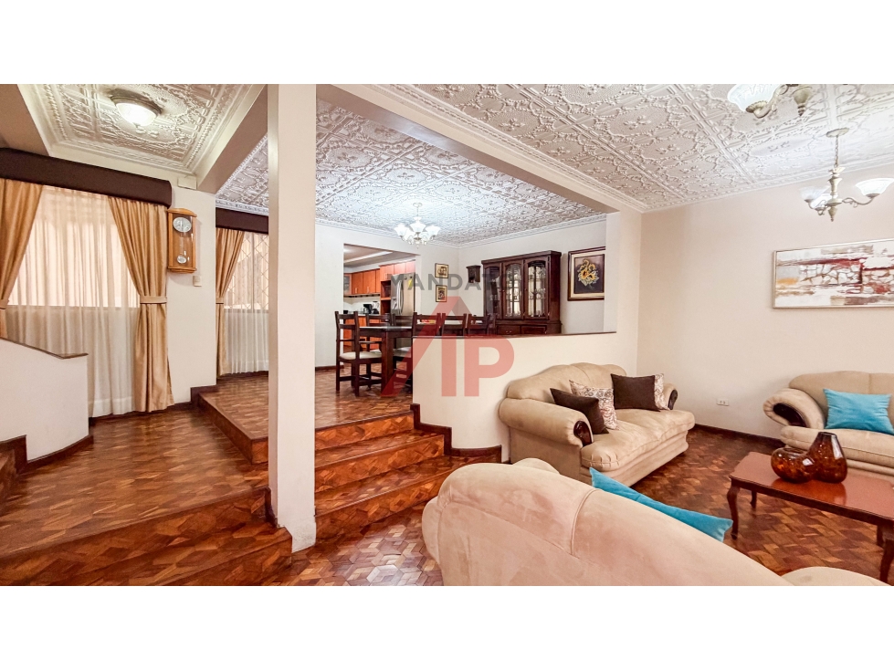CASA 5 DORMITORIOS EN RENTA AV DE LAS AMERICAS (BASILICA) CUENCA