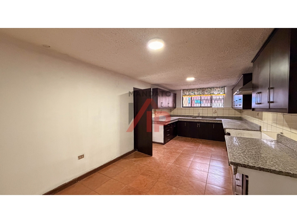 CASA COMERCIAL EN RENTA SECTOR PUERTAS DEL SOL CUENCA — foto 6