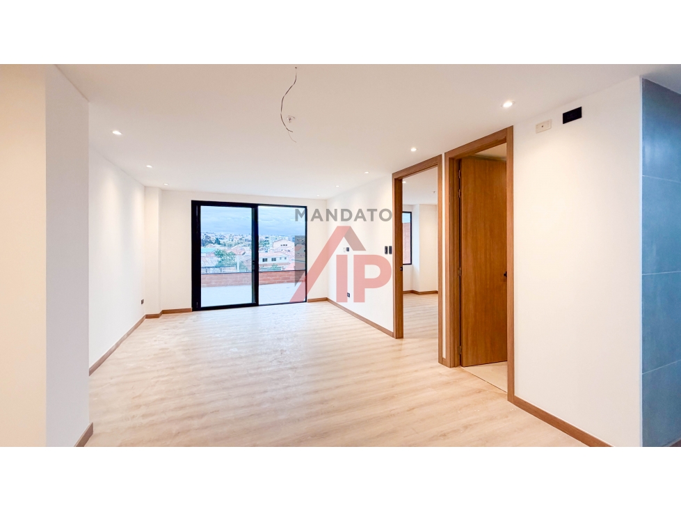 SUITE EN VENTA CON TERRAZA AV 12 DE OCTUBRE CUENCA - 1
