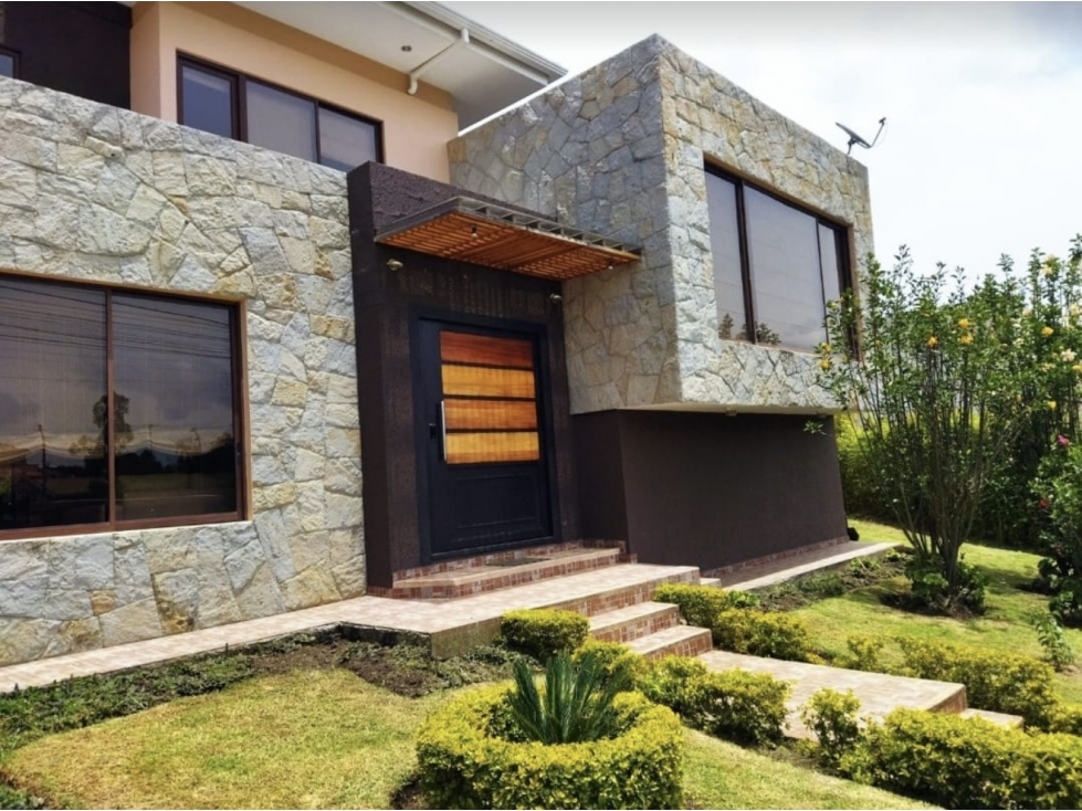 CASA CON JARDIN EN RENTA SECTOR FYBECA CHALLUABAMBA CUENCA - 1