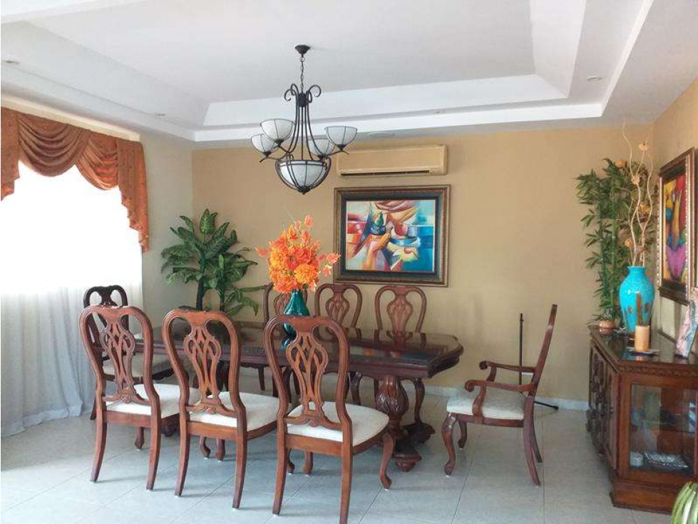 Venta de casa en Altos del Bosque (El Doral) GTA