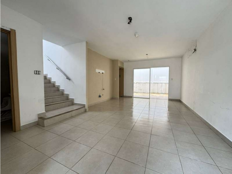 Venta de duplex en Paseo del Norte (PH Aventura) GTA - 1