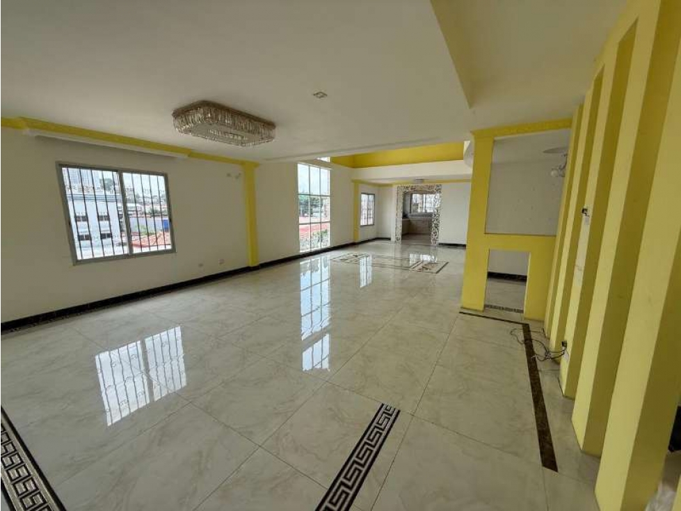 Venta de casa de tres niveles en El Dorado (Las Mercedes) GTA