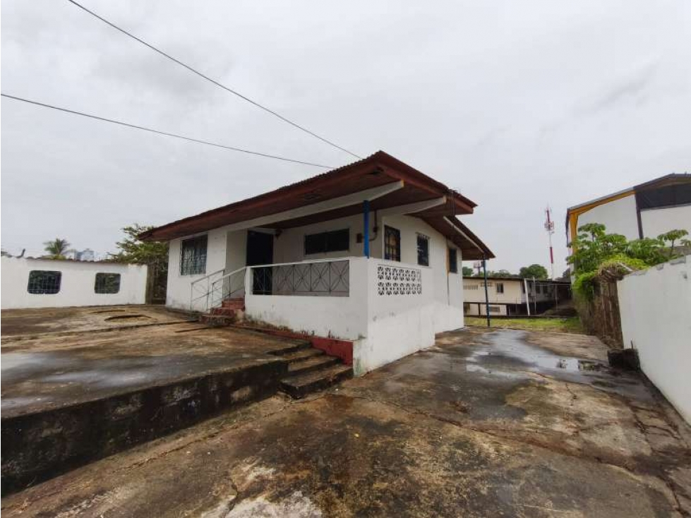 Venta de casa comercial en Parque Lefevre GTA