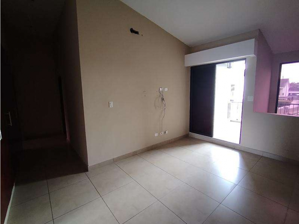 Venta de casa en Brisas del Golf Norte (PH Mont Blanc) GTA