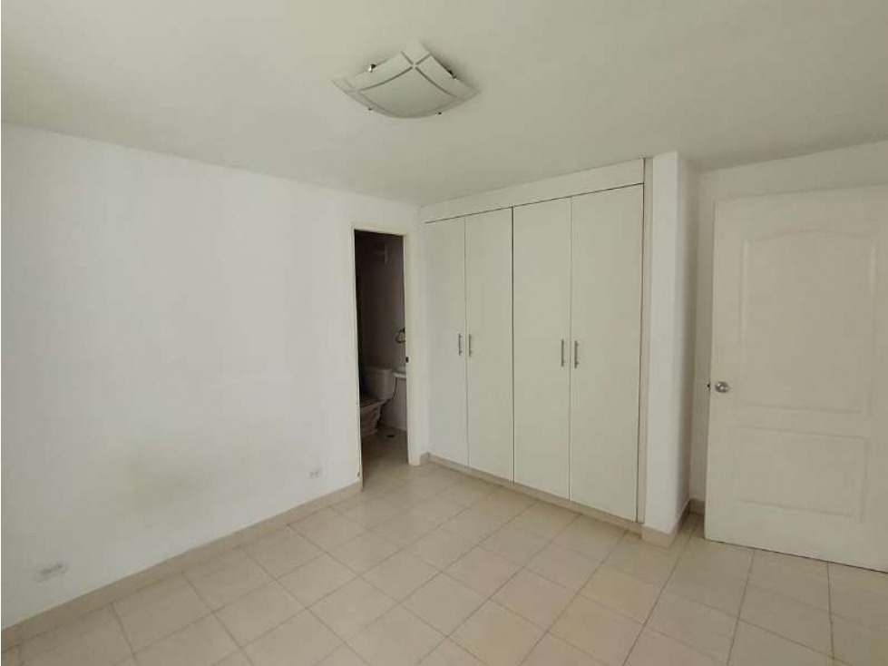 Venta de apartamento en Edison Park (Belview Towers) GTA
