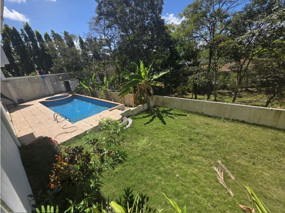Venta de residencia unifamiliar de tres niveles en Dos Mares GTA