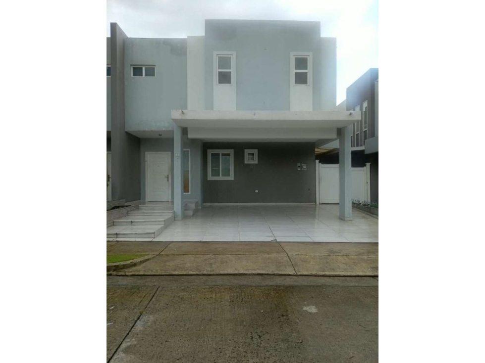 Venta de casa en Brisas del Golf Norte (PH Augusta) GTA