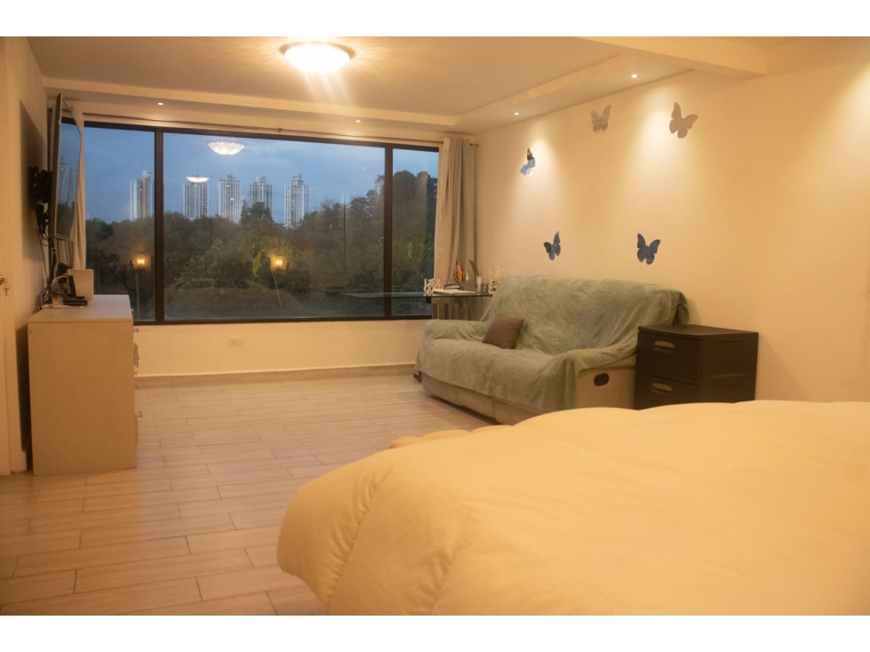 Venta de casa en Miraflores GTA