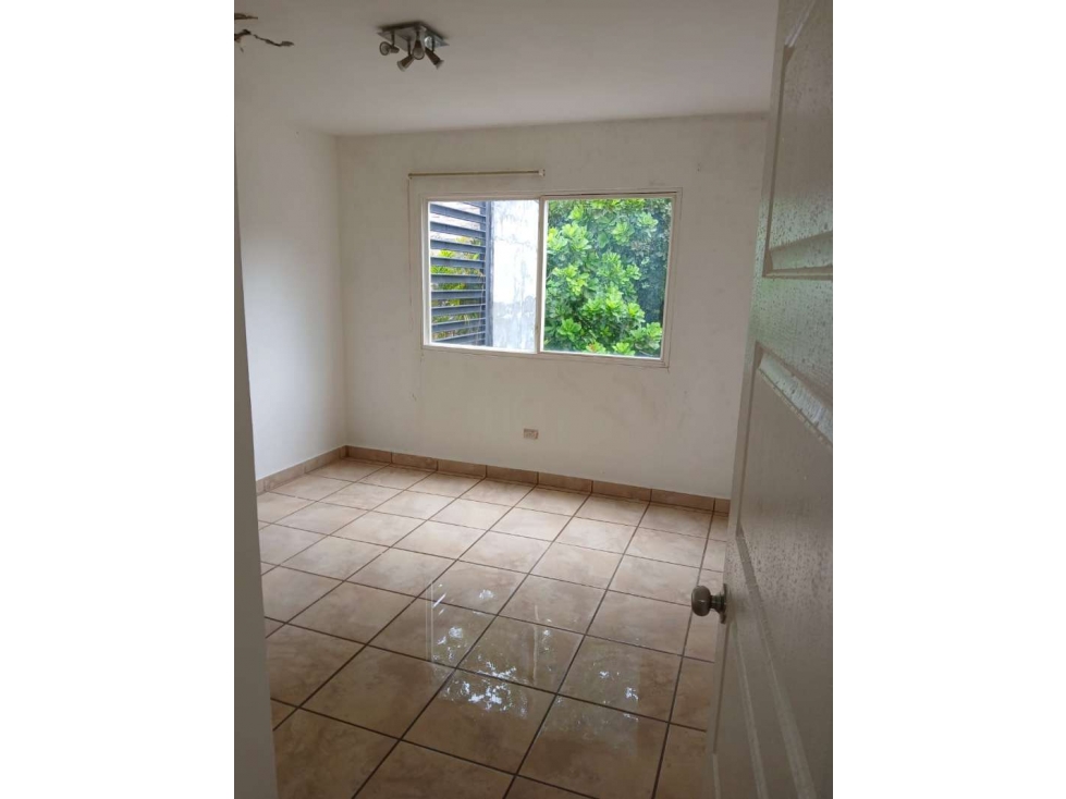 Venta de casa en Brisas del Golf Norte (Everest) GTA — foto 2