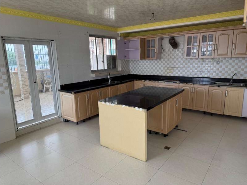 Venta de casa de tres niveles en El Dorado (Las Mercedes) GTA — foto 3