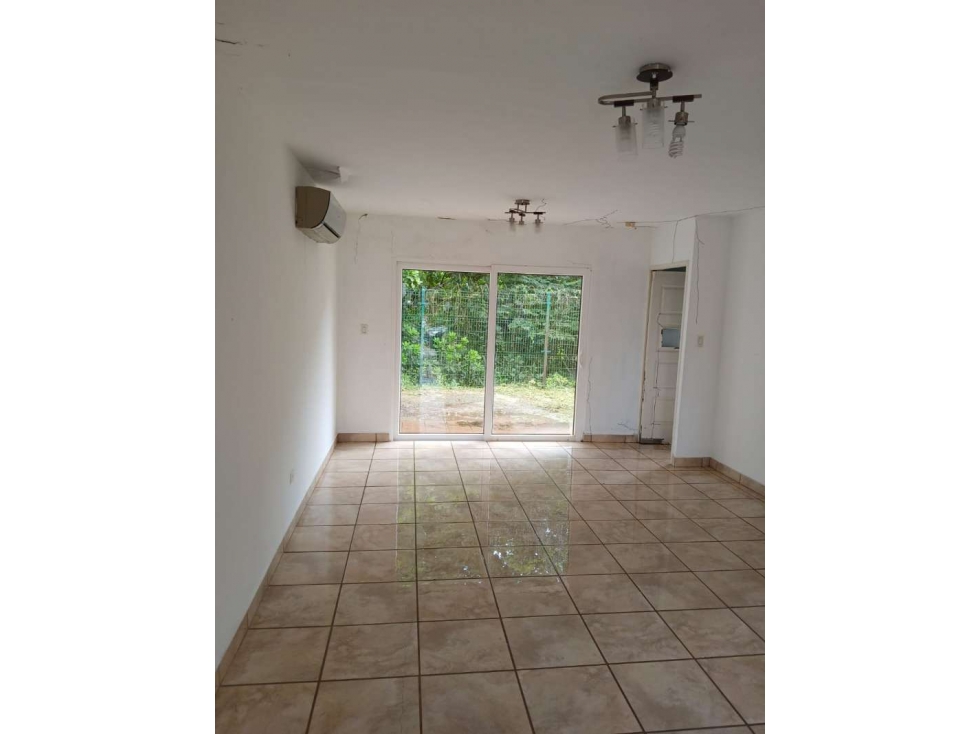Venta de casa en Brisas del Golf Norte (Everest) GTA — foto 3