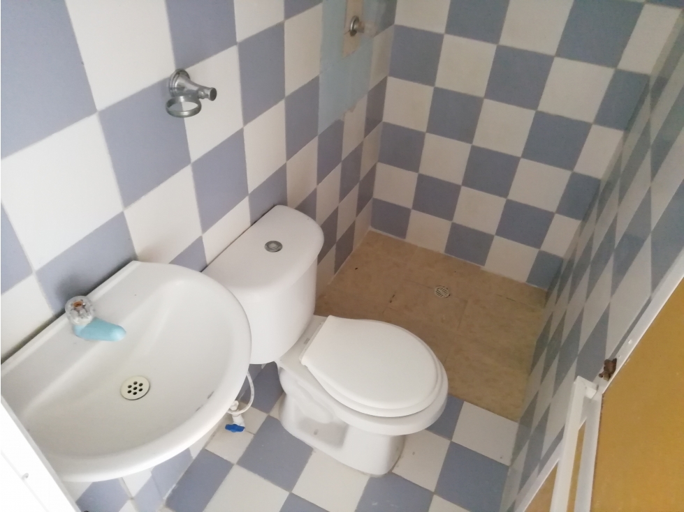 SE ARRIENDA APARTAMENTO DE 2 ALCOBAS EN BLAS DE LEZO - CARTAGENA — foto 5