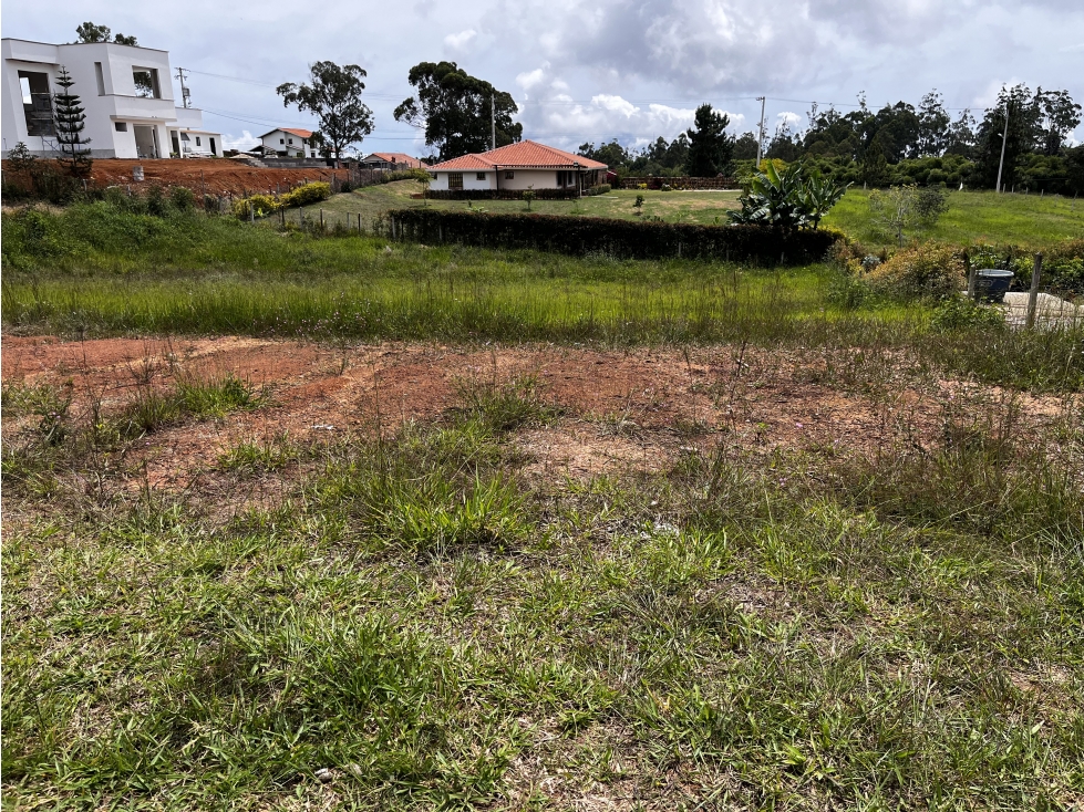 VENDO EXELENTE LOTE COMERCIAL CERCA AL MERCADO CAMPESINO - 1
