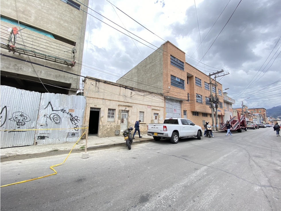 VENDO CASA LOTE BARRIO SAMPER MENDOZA - BOGOTA