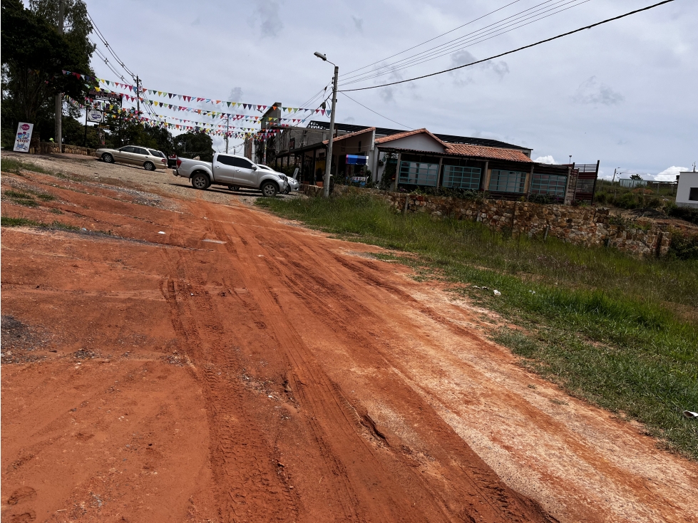 VENDO EXELENTE LOTE COMERCIAL CERCA AL MERCADO CAMPESINO - 2