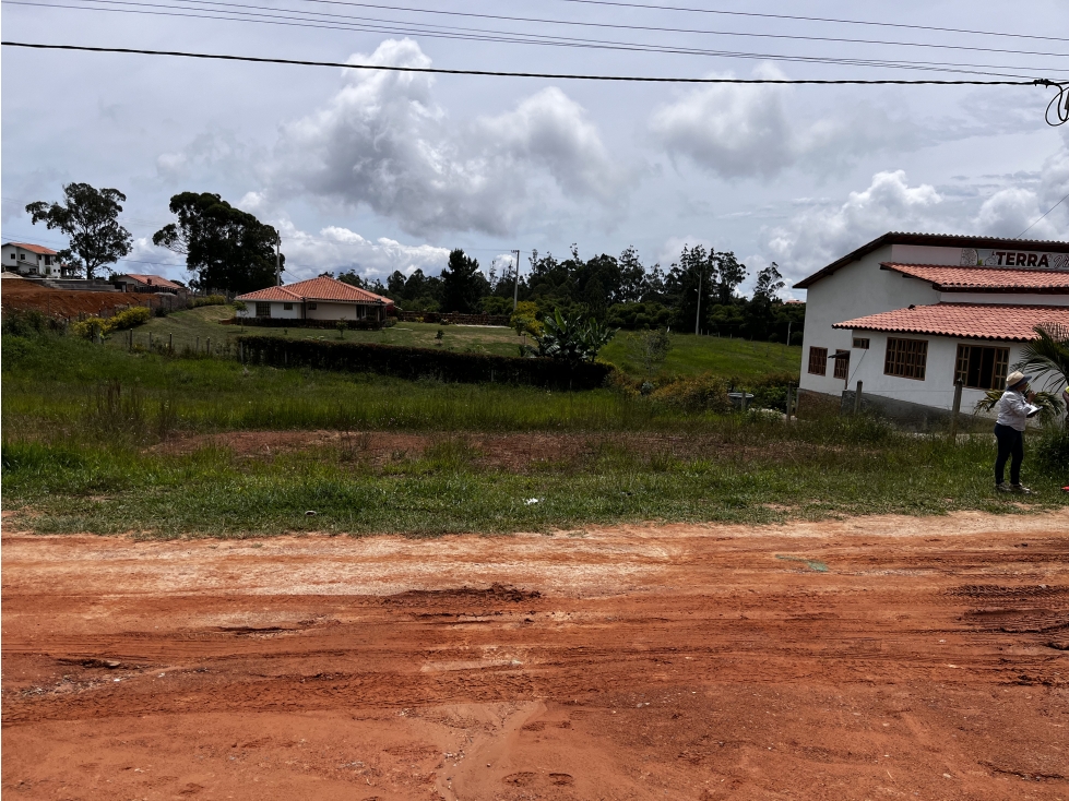 VENDO EXELENTE LOTE COMERCIAL CERCA AL MERCADO CAMPESINO - 3