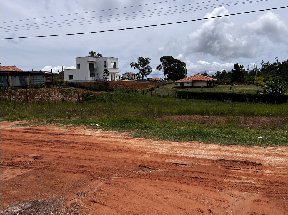 VENDO EXELENTE LOTE COMERCIAL CERCA AL MERCADO CAMPESINO - 5