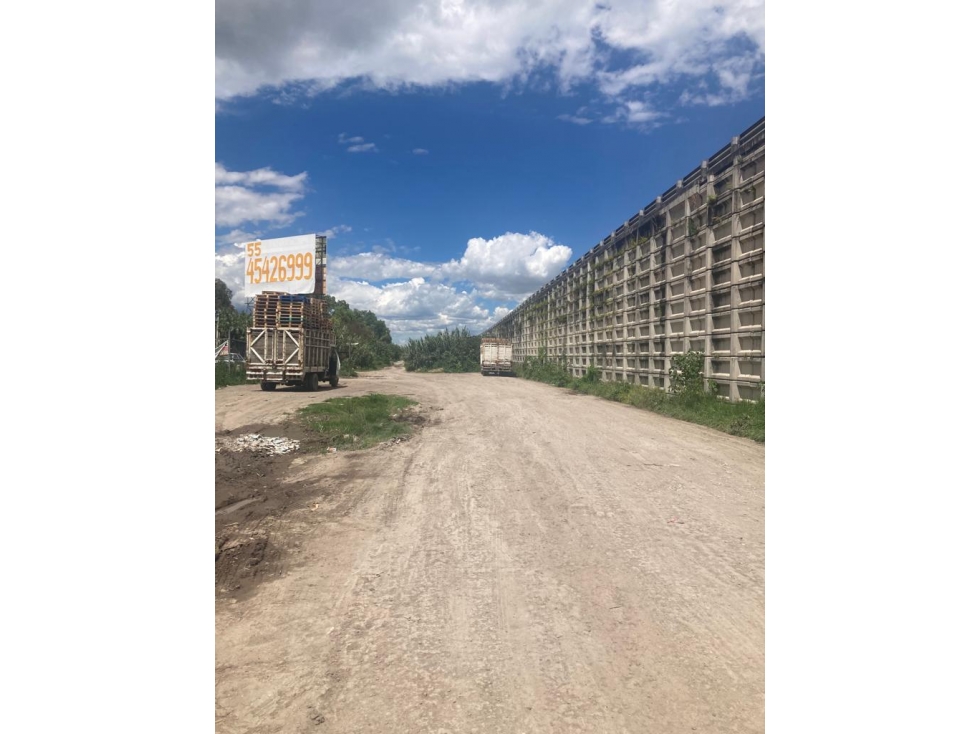 TERRENO 2,300 M2 ACCESO CTO EXTERIOR MEXIQUENSE TULTEPEC - 2