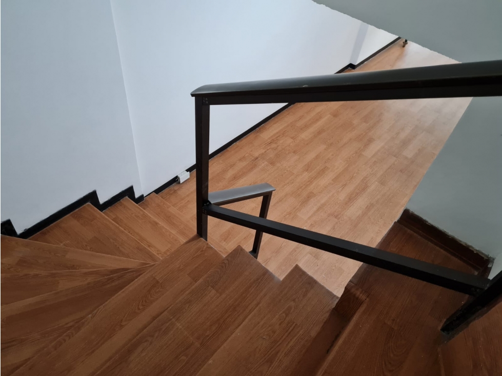 ARRIENDO LOCAL CEDRITOS CENTRO COMERCIAL - 4