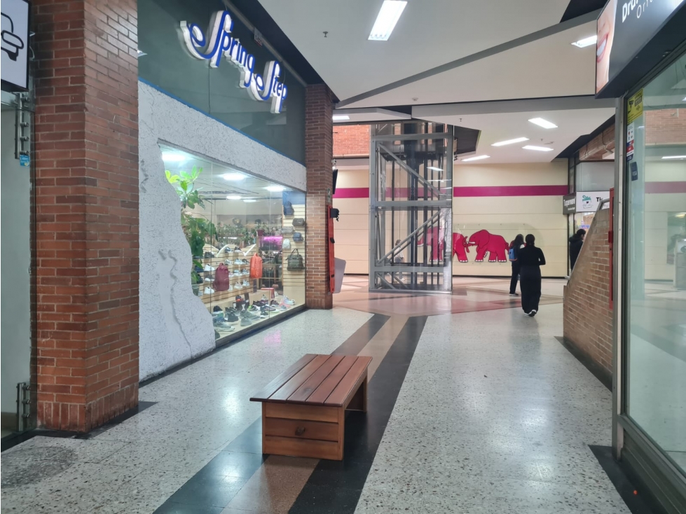 ARRIENDO LOCAL CEDRITOS CENTRO COMERCIAL - 5