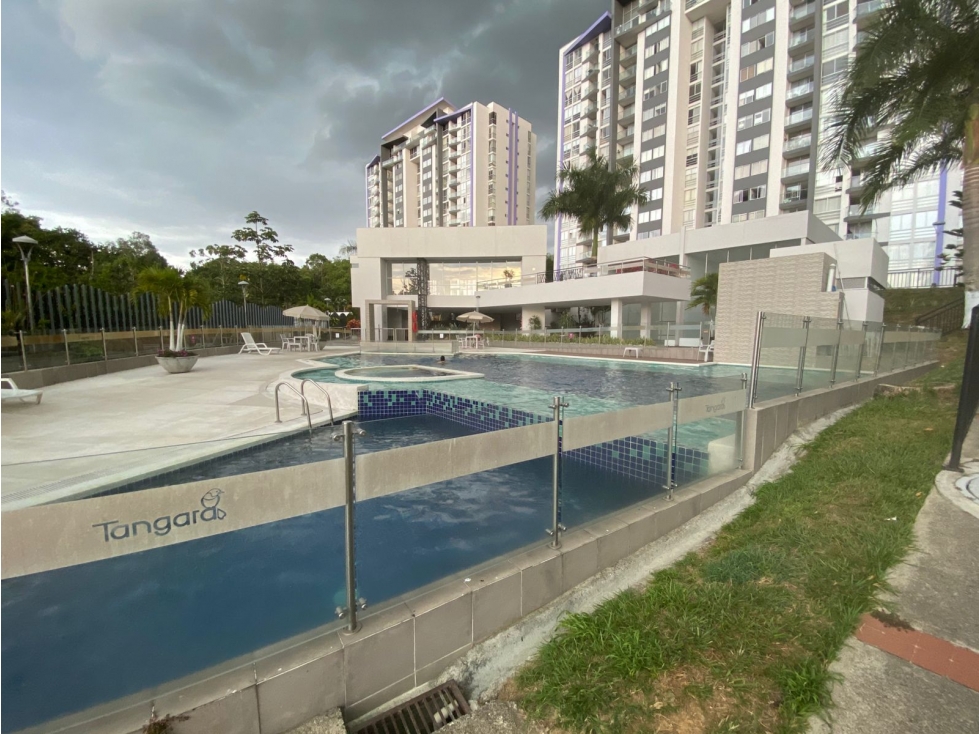 VENDO AMPLIO APARTAMENTO EN CERRITOS CON 2 PARQUEADEROS